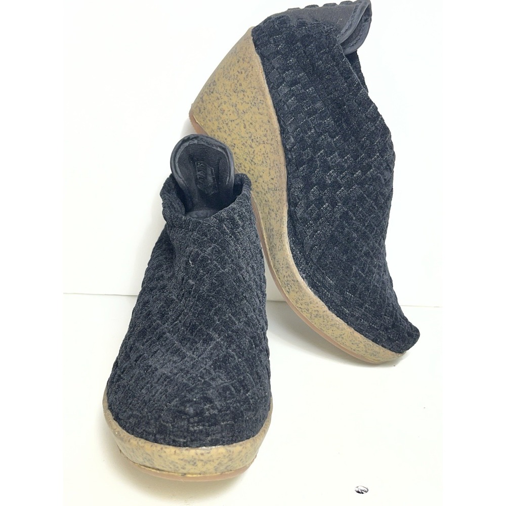 Bernie Mev New York Black Woven Slip On Comfort Shoes Boots Sz 38 US 7.5-8